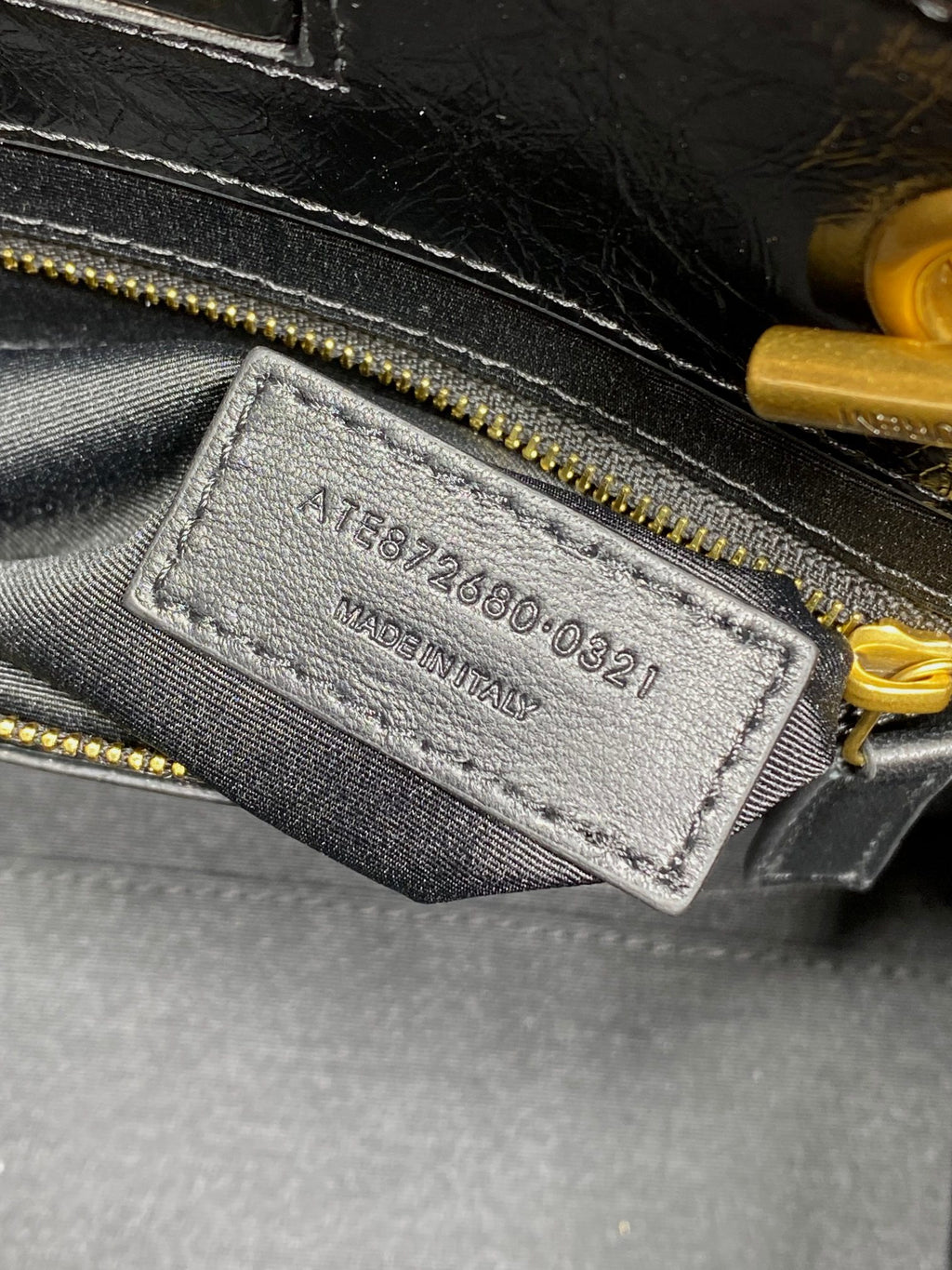 Saint Laurent Niki Small Shopping Bag in Black Waxed calfskin Leather - Detail View 10