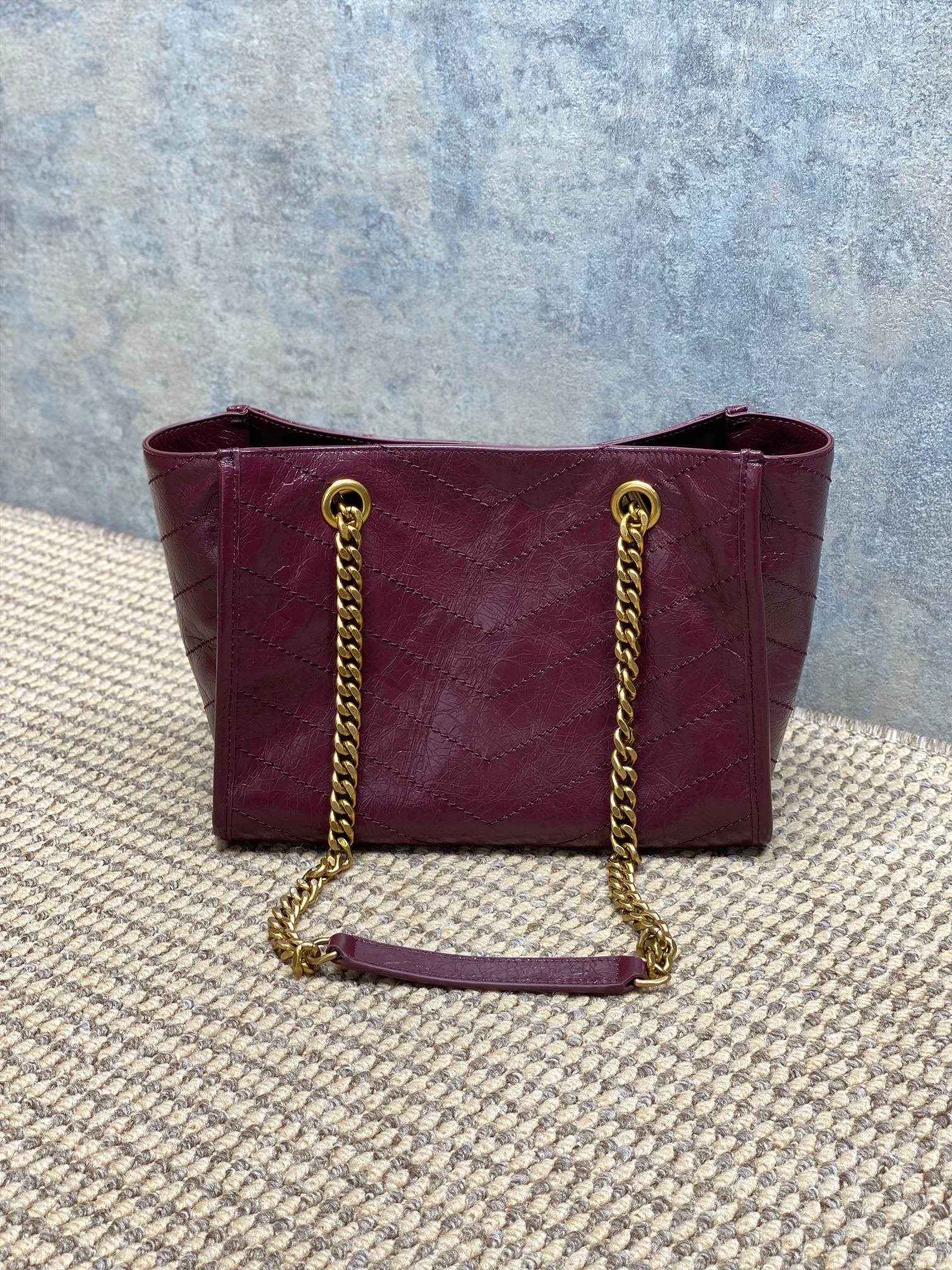 Saint Laurent Niki Small Shopping Bag in Burgundy Waxed calfskin Leather - Detail View 3
