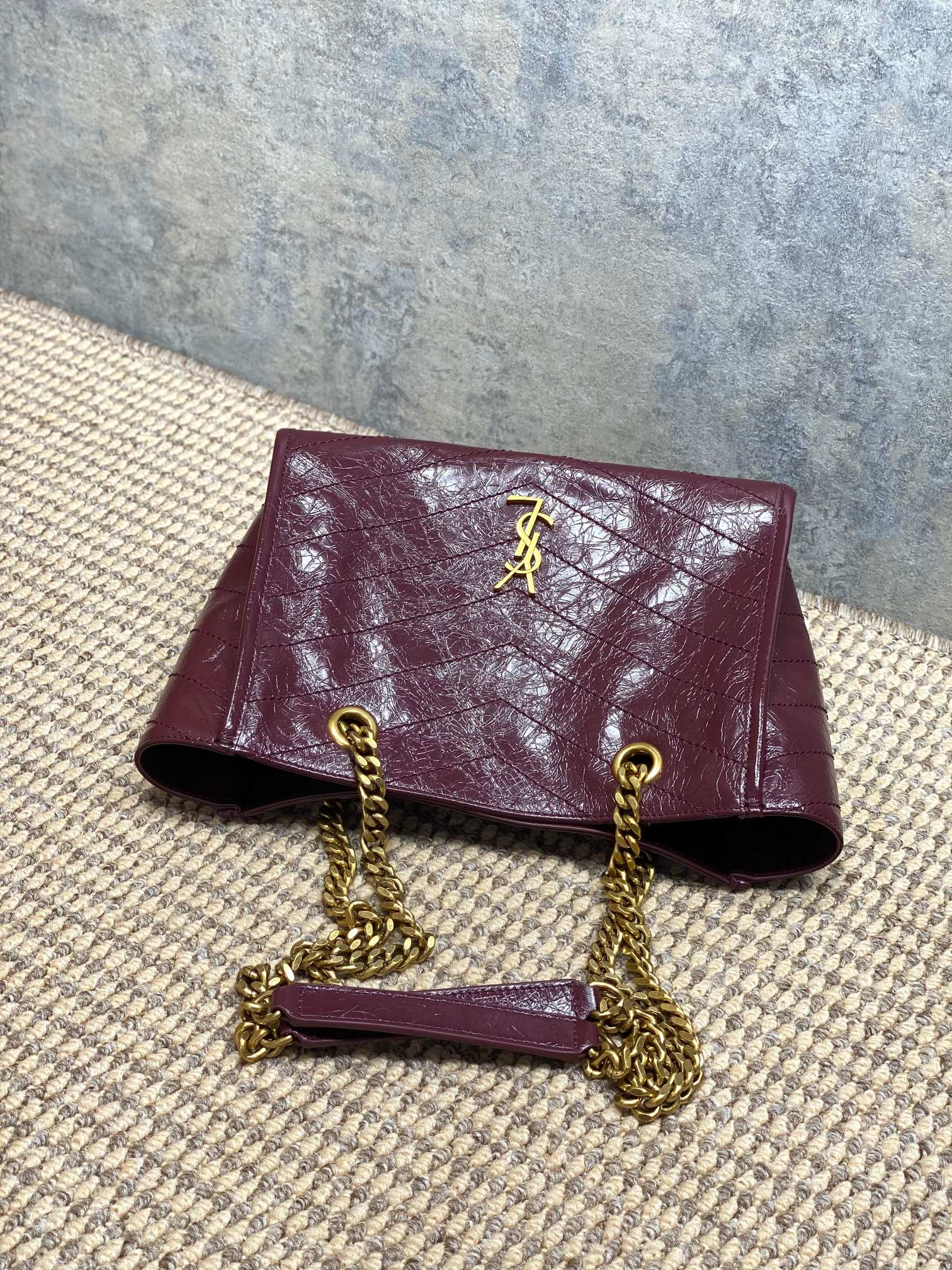 Saint Laurent Niki Small Shopping Bag in Burgundy Waxed calfskin Leather - Detail View 5