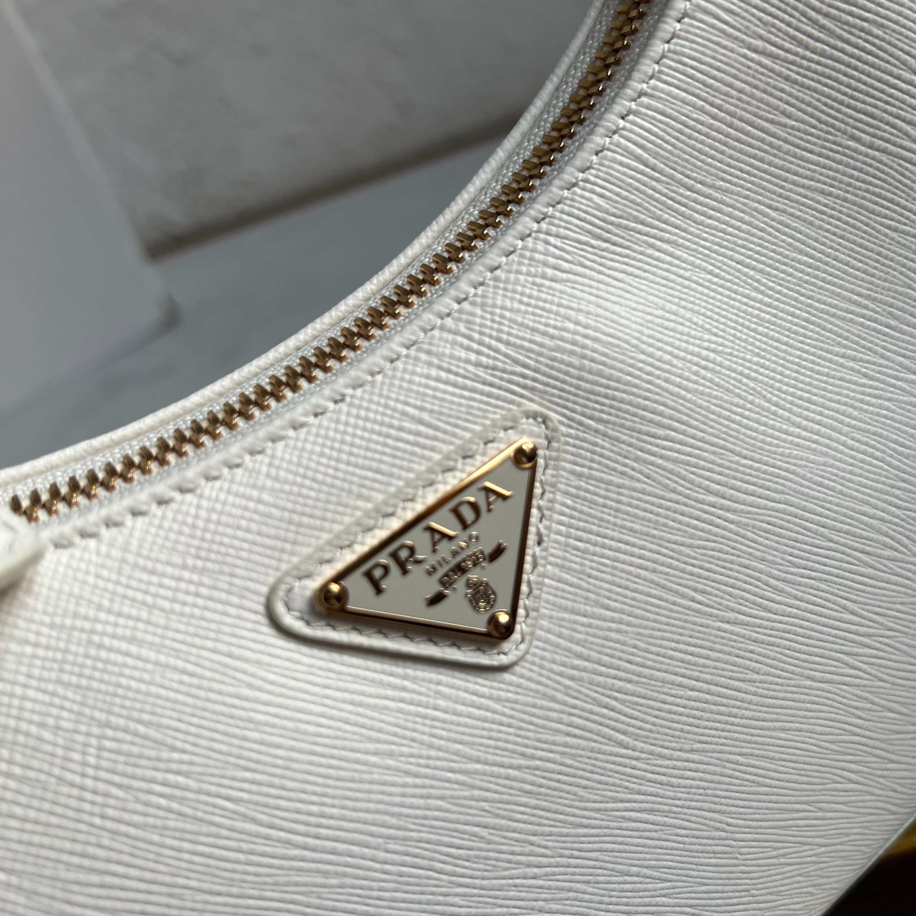 Re-Edition 2005 Saffiano Leather Mini Bag - White - View 6