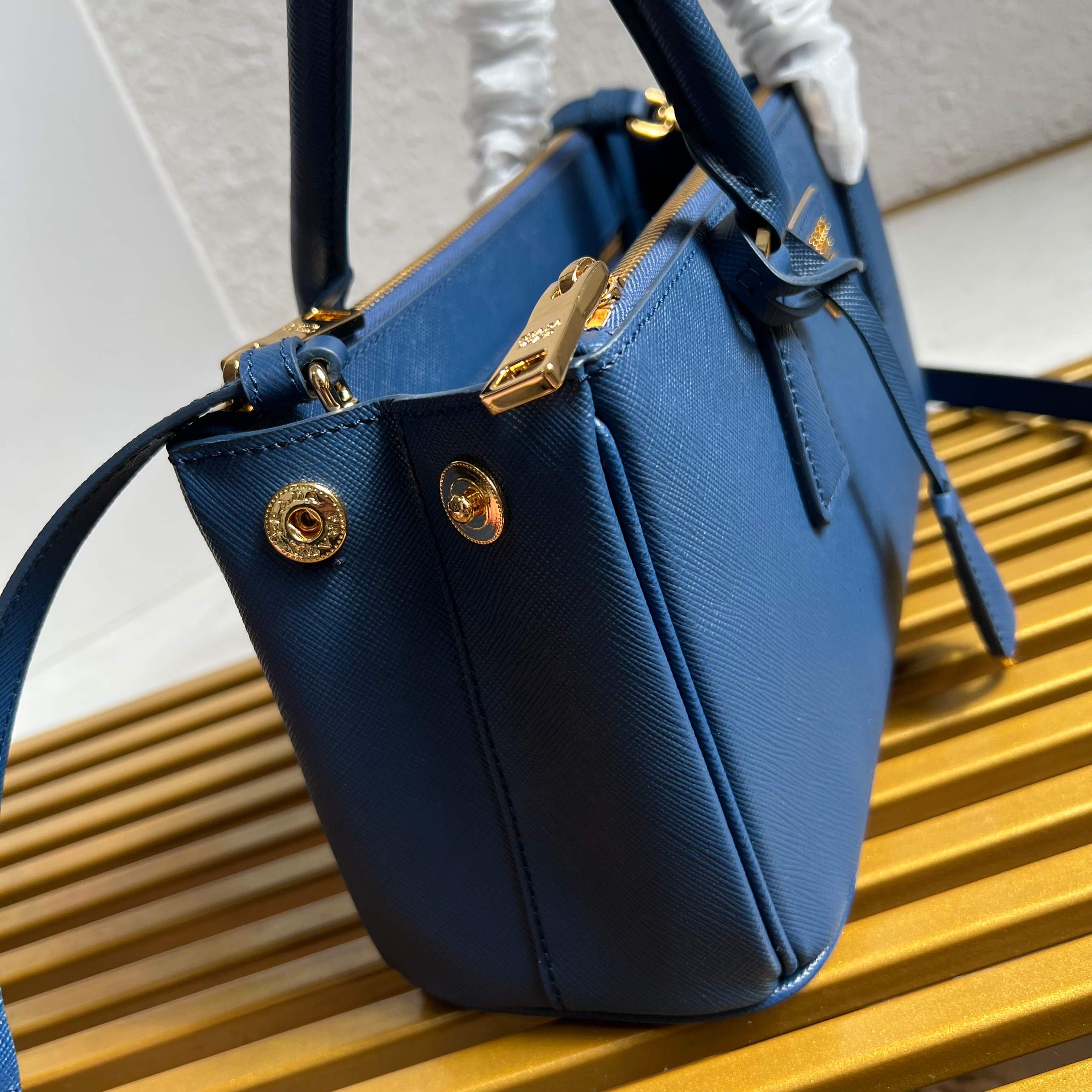 Galleria Medium Leather Bag - Aviation Blue - View 7
