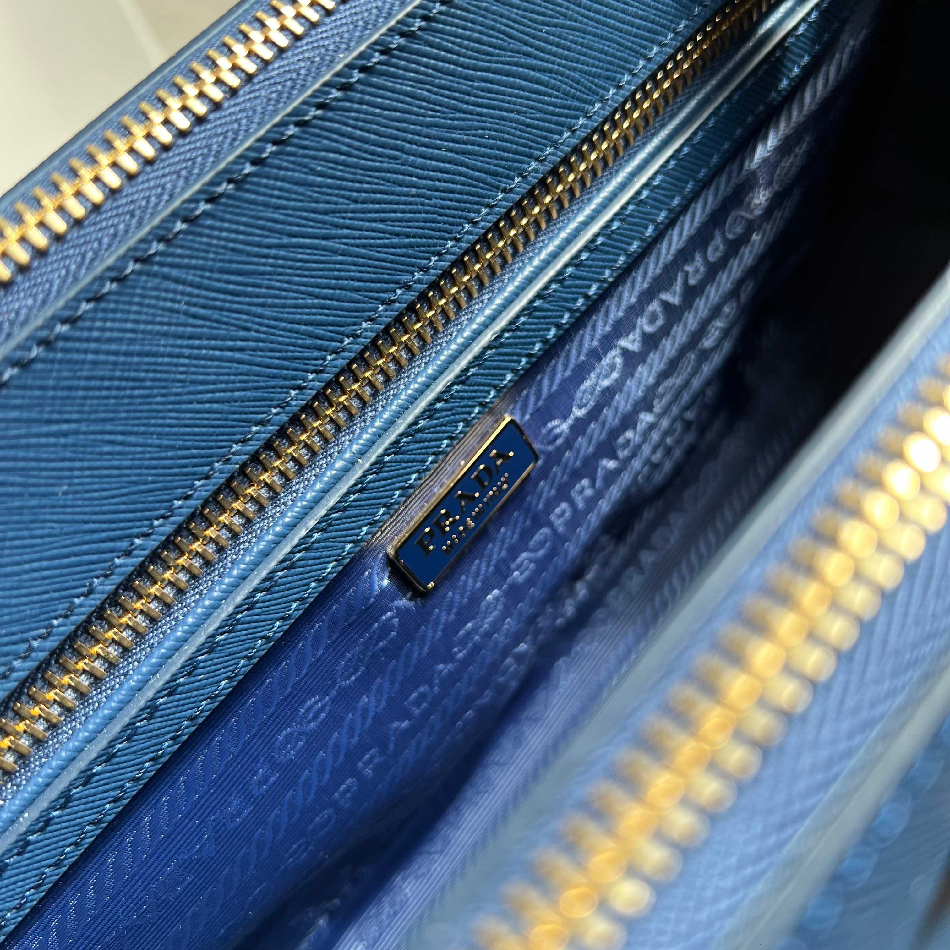 Galleria Medium Leather Bag - Aviation Blue - View 9