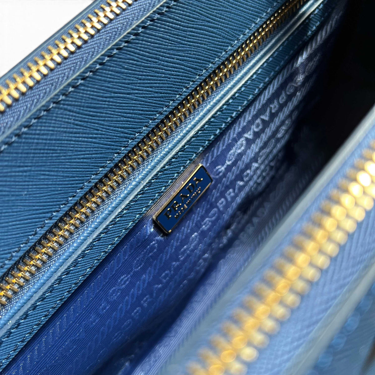 Galleria Medium Leather Bag - Aviation Blue - View 9
