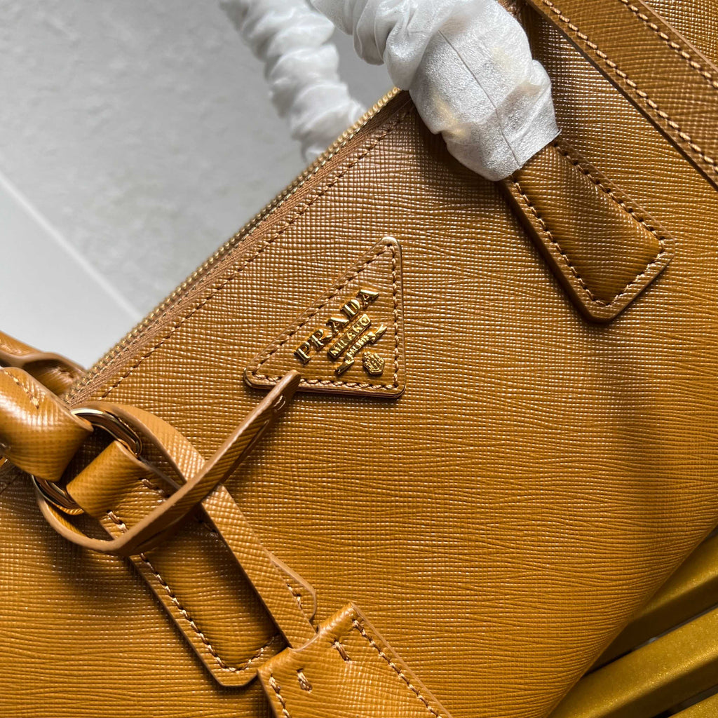 Galleria Medium Leather Bag - Amber - View 7