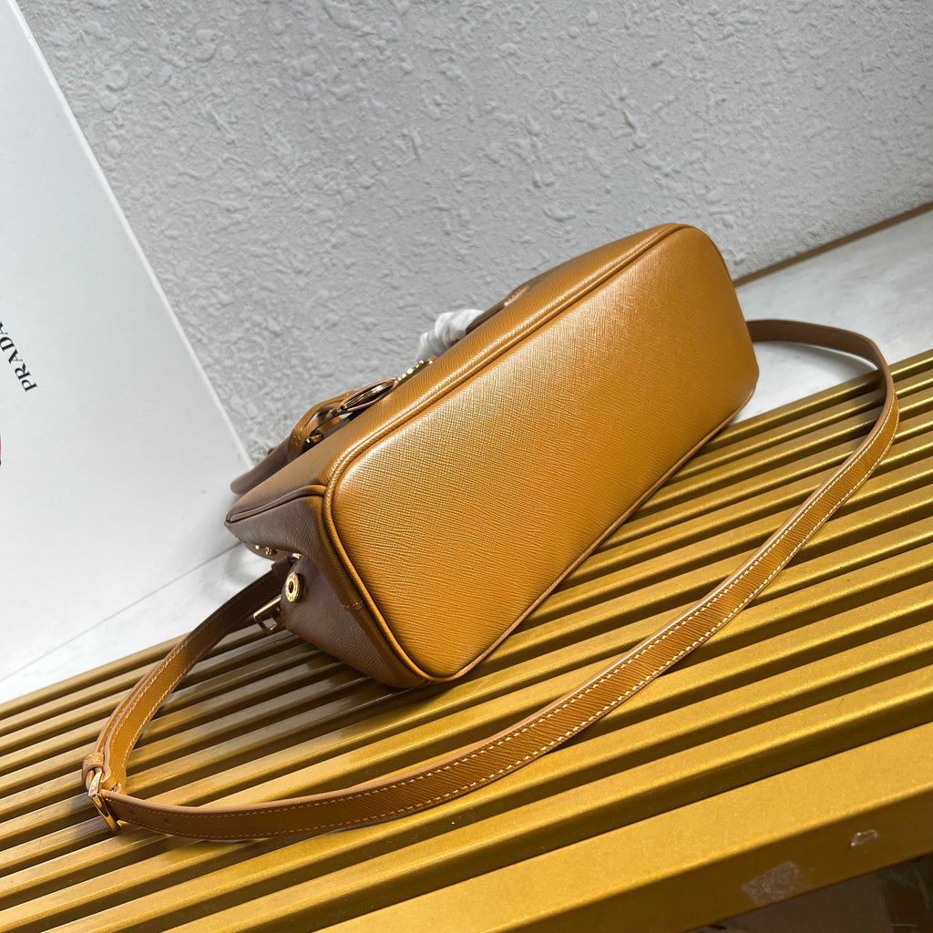 Galleria Medium Leather Bag - Amber - View 4