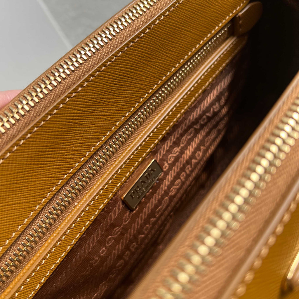 Galleria Medium Leather Bag - Amber - View 9