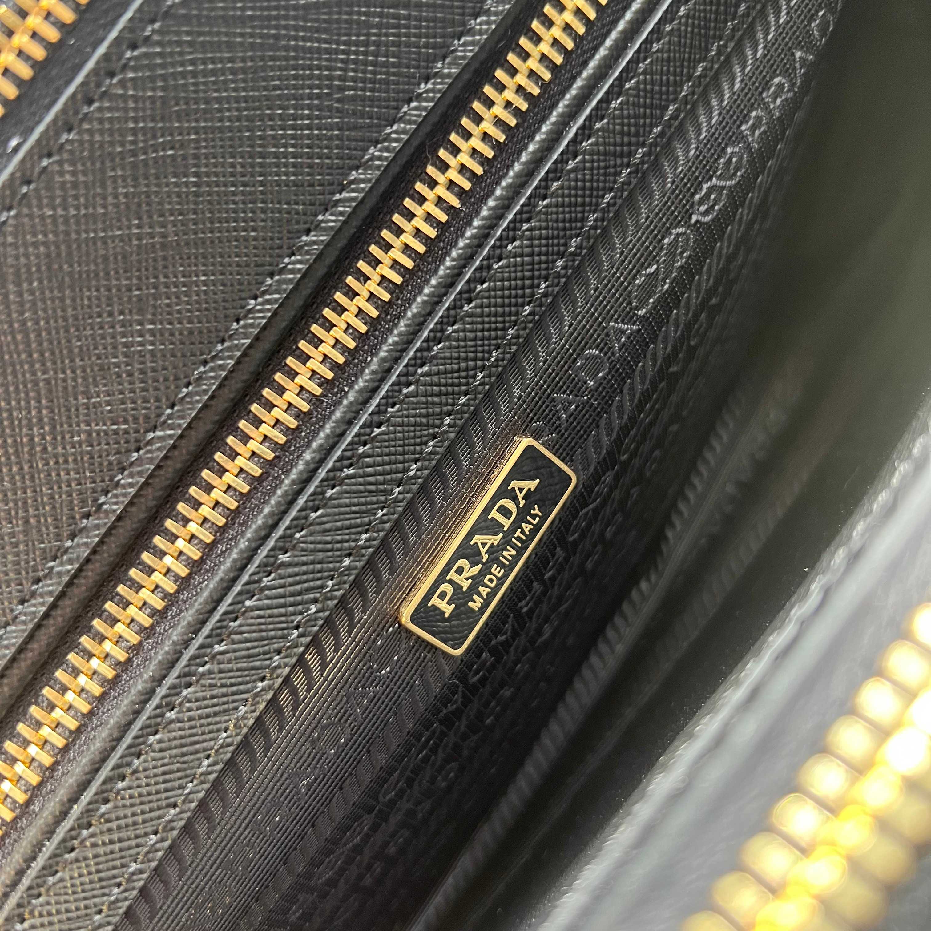 Galleria Medium Leather Bag - Black - View 9