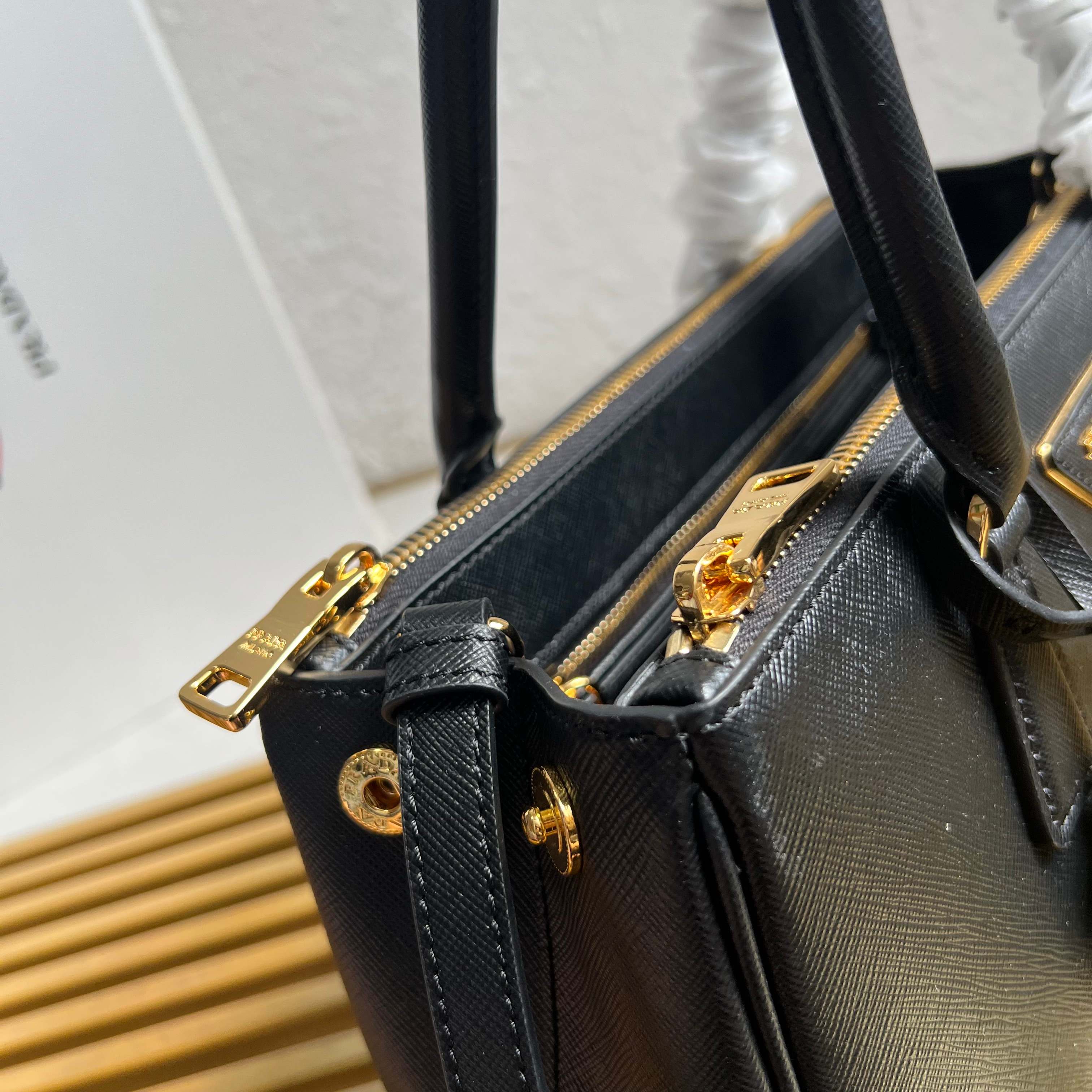 Galleria Medium Leather Bag - Black - View 6