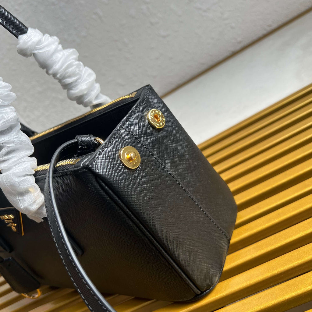Galleria Medium Leather Bag - Black - View 8