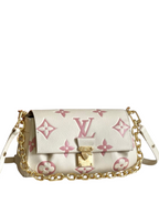 SWORD LUXURY Louis Vuitton Favorite çanta, bej ve pembe monogram desenli deri, altın zincir askılı şık omuz çantası.