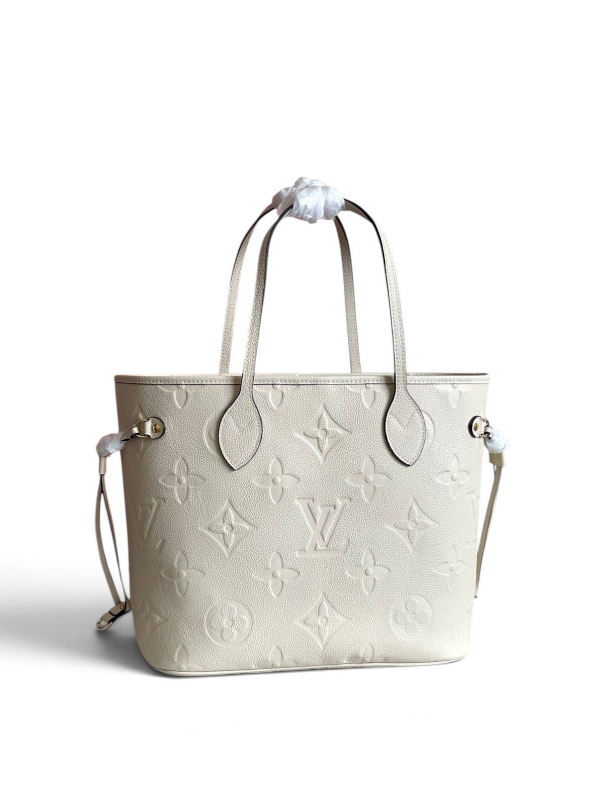 SWORD LUXURY krem rengi, monogram desenli, deri detaylı ve altın tonlu donanıma sahip şık kadın omuz çantası.