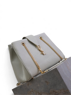 SWORD LUXURY gri renkli, altın zincir askılı ve logo detaylı şık deri omuz çantası.