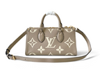 SWORD LUXURY Louis Vuitton OnTheGo East West çanta, bej renkli kabartmalı Monogram Empreinte deri ve altın zincir detaylı