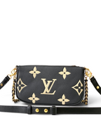 SWORD LUXURY siyah deri Louis Vuitton Pochette Accessoires çanta, altın rengi monogram desenli ve zincir detaylı.