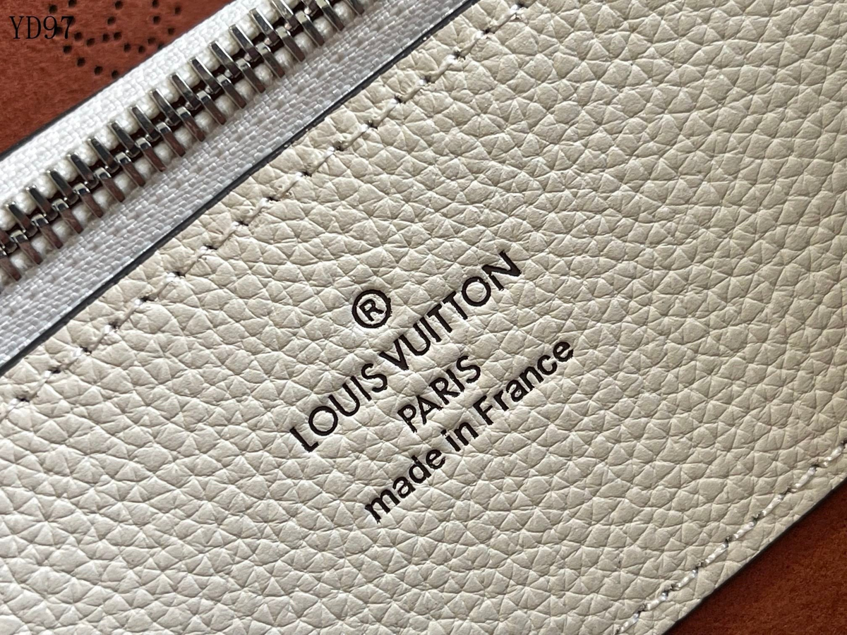 SWORD LUXURY Bella çanta iç kısmında Louis Vuitton Paris damgalı krem rengi Monogram Empreinte deri detayları