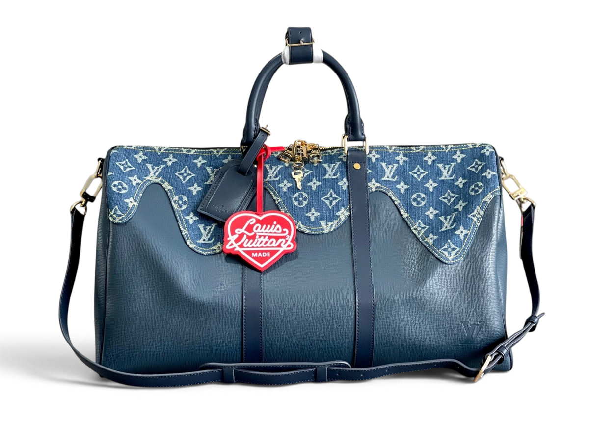 SWORD LUXURY lacivert Taurillon deri ve denim Monogram desenli Louis Vuitton Keepall Bandoulière 50 seyahat çantası.
