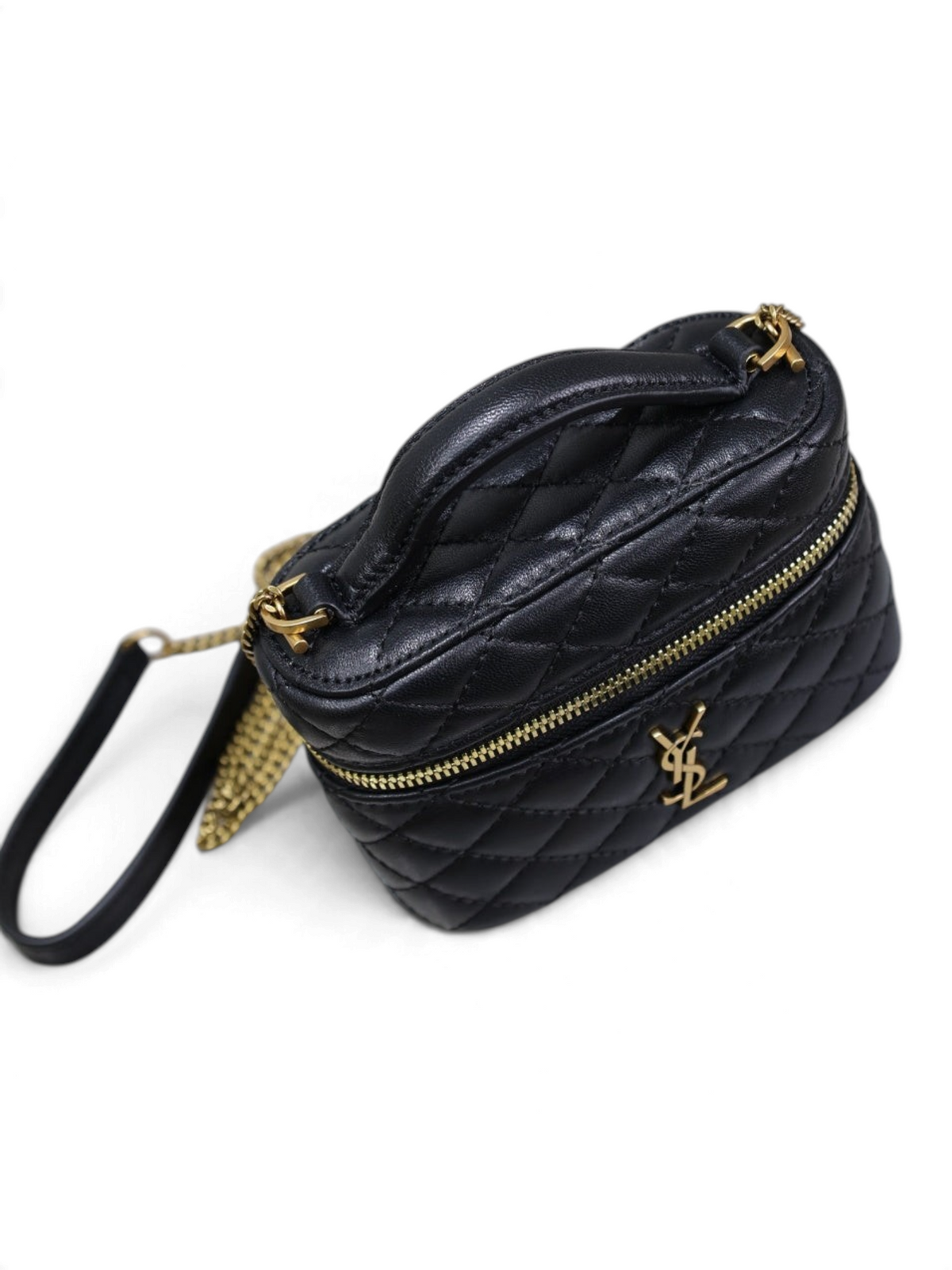 SWORD LUXURY siyah kapitone deri vanity çanta, altın renkli YSL logo ve zincir askı detaylı, üstten görünüm.