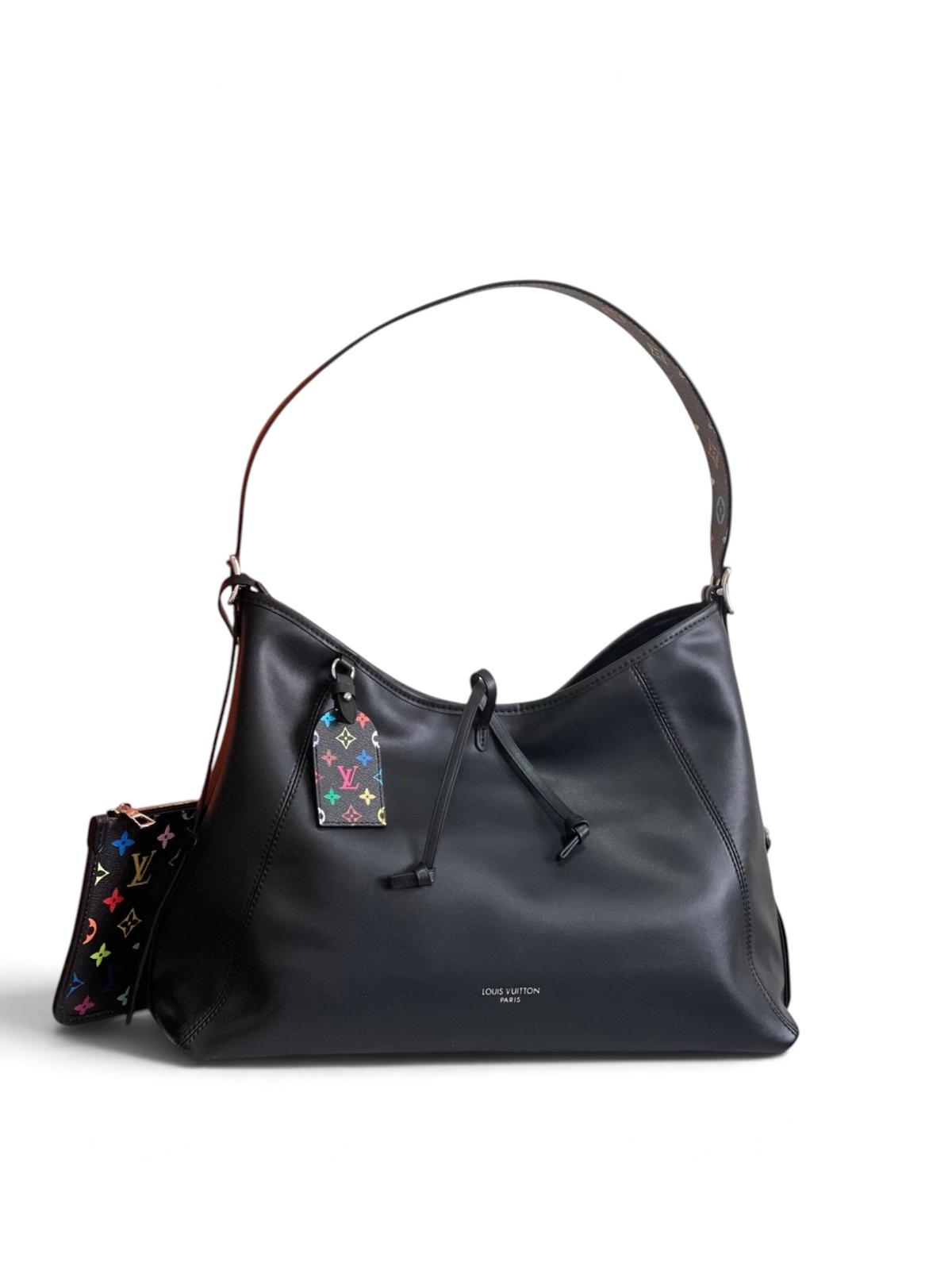 SWORD LUXURY CarryAll Vibe siyah deri omuz çantası, renkli monogram detaylı askı ve çıkarılabilir fermuarlı cüzdan.