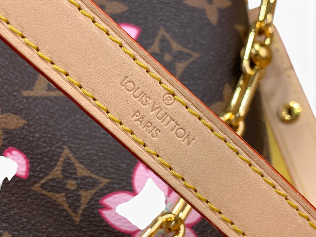 SWORD LUXURY Louis Vuitton Boulogne çanta üzerinde kabartmalı logo detayı, doğal deri kayış ve altın tonlu donanım.