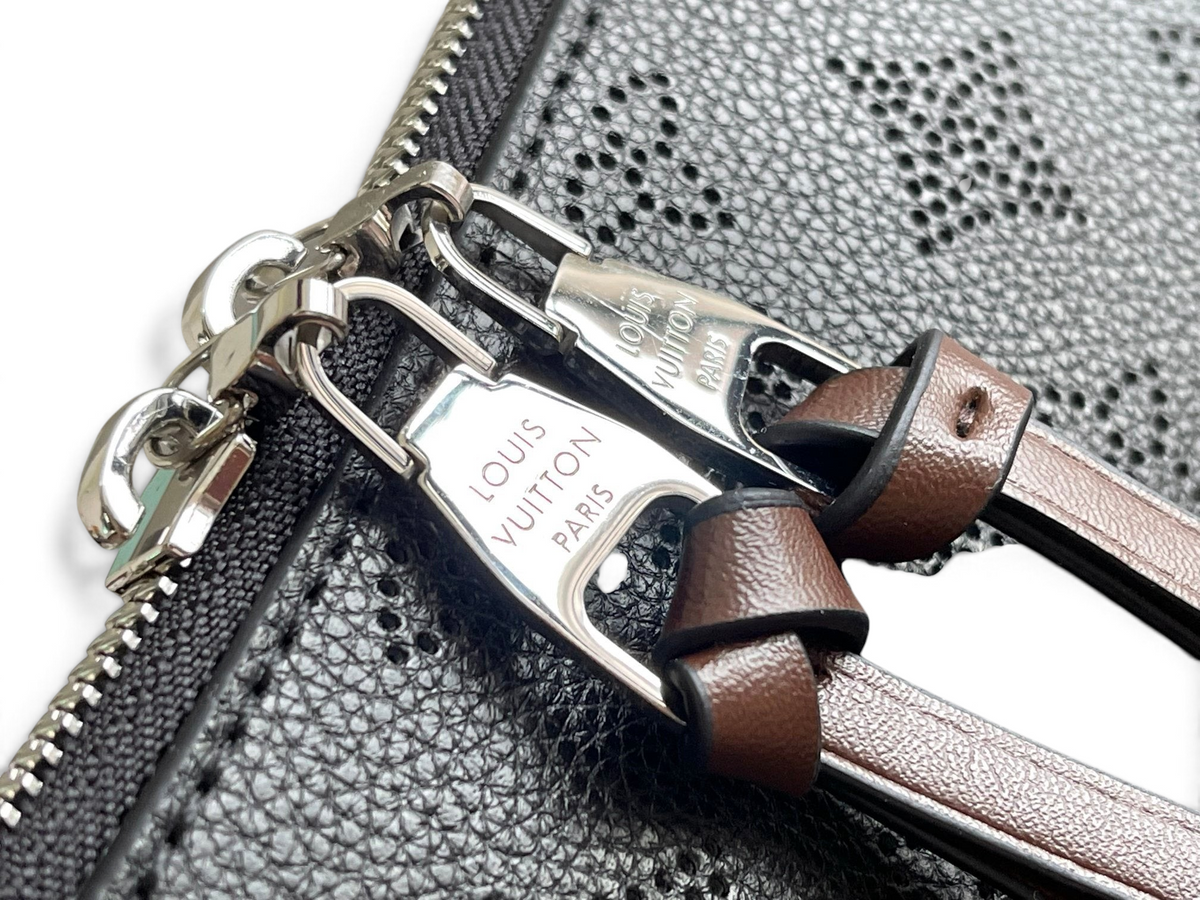 SWORD LUXURY Beaubourg Hobo MM çanta detayında gümüş tonlu fermuar başlıkları ve deri çekme uçları