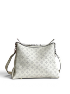 SWORD LUXURY Louis Vuitton Hand It All MM çanta, galet rengi delikli Mahina deri, gümüş zincir detaylı tote model.