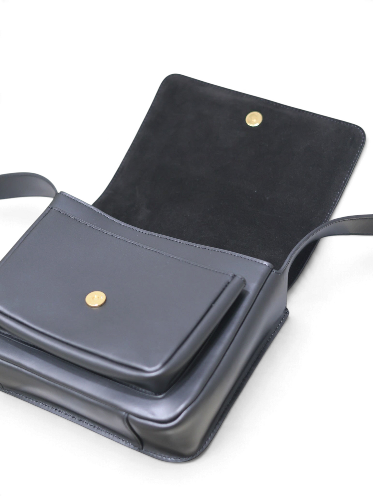 SWORD LUXURY Niki siyah deri satchel çanta, altın tonlu donanım ve manyetik kapaklı iç bölme detaylarıyla.