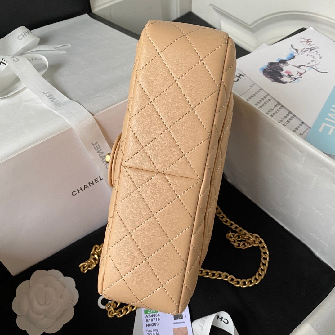 23 Quilted Chain Shoulder Bag