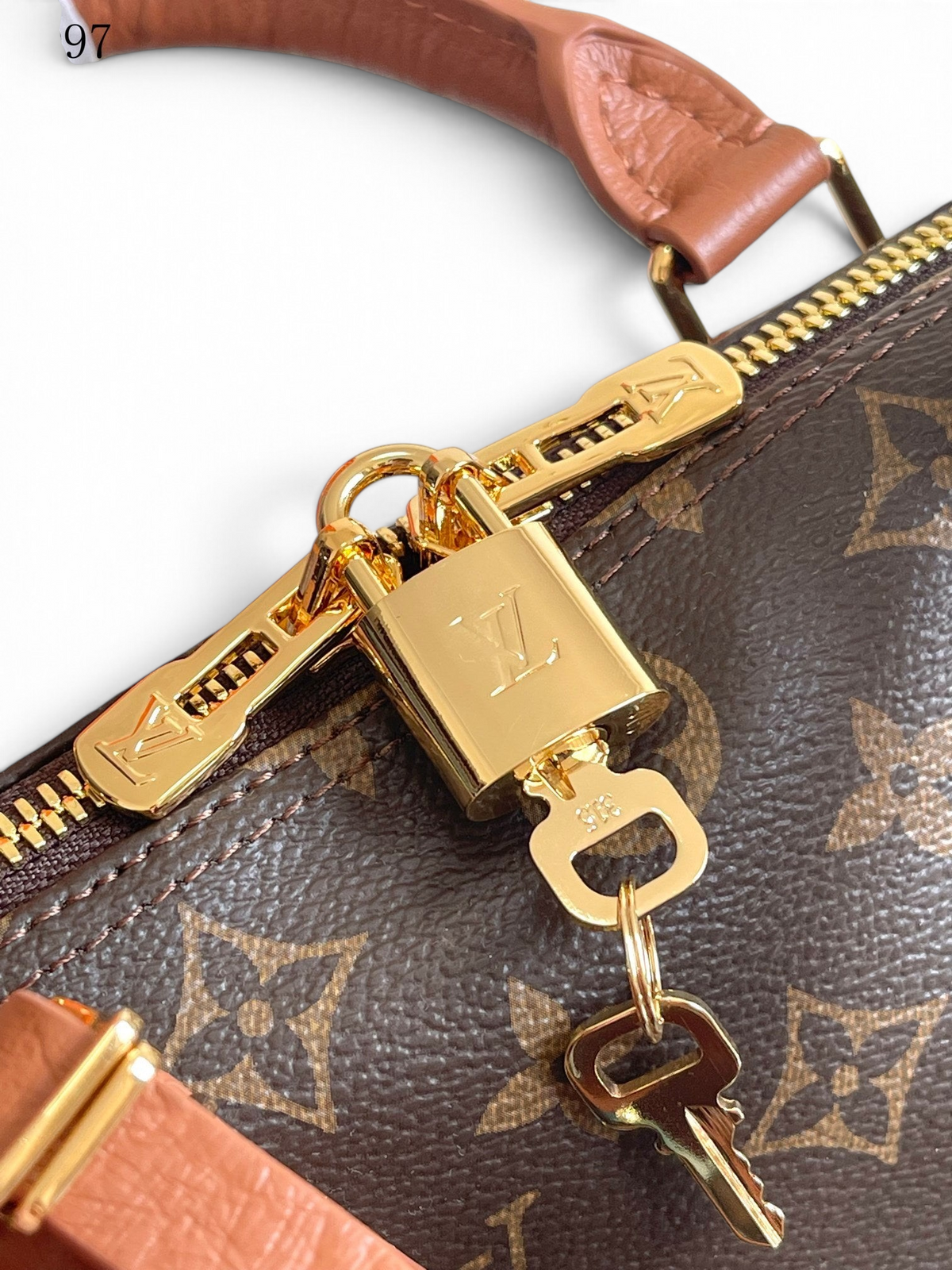 SWORD LUXURY Speedy Bandoulière 30 çanta, ikonik monogram kanvas, altın tonlu kilit ve anahtar detaylı fermuar.