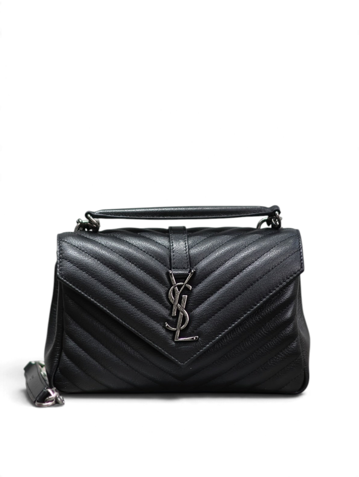 SWORD LUXURY siyah chevron kapitone deri Collage çanta, gümüş tonlu YSL monogram ve zincir askı detaylı.