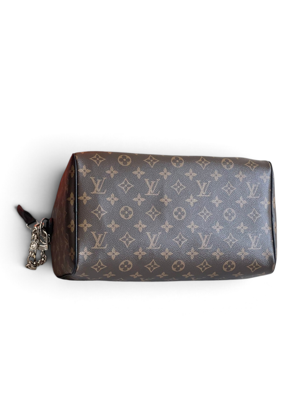 SWORD LUXURY Speedy Bandoulière 30 çanta, ikonik kahverengi monogram kanvas, siyah deri detaylar ve gümüş zincir süslemeli.