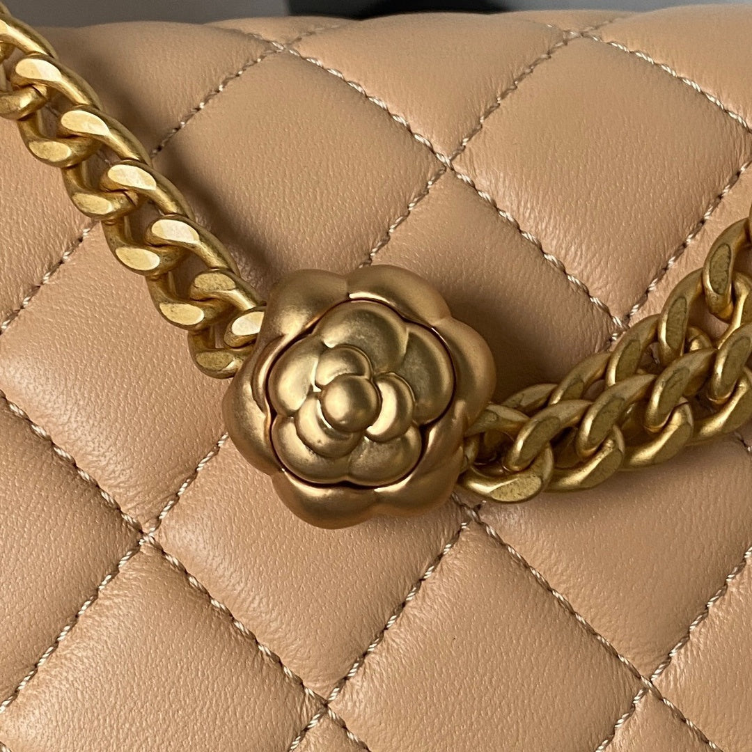 23 Quilted Chain Shoulder Bag