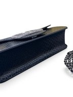 SWORD LUXURY Valentino Garavani VLogo siyah Ayers deri çanta, taşlı logo detayı ve zincir askısı ile.
