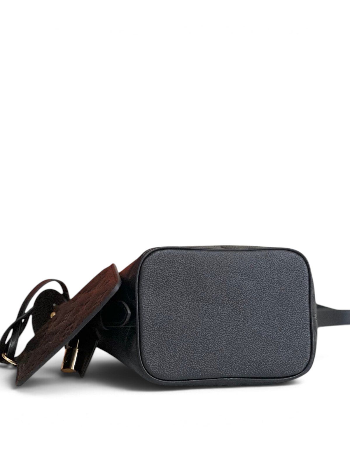 SWORD LUXURY All-In BB çanta, siyah Monogram Empreinte deri, altın tonlu donanım ve detaylı taban görünümü.