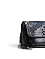 SWORD LUXURY Niki siyah kırışık deri omuz çantası, mat siyah monogram detaylı ve gunmetal zincir askılı.