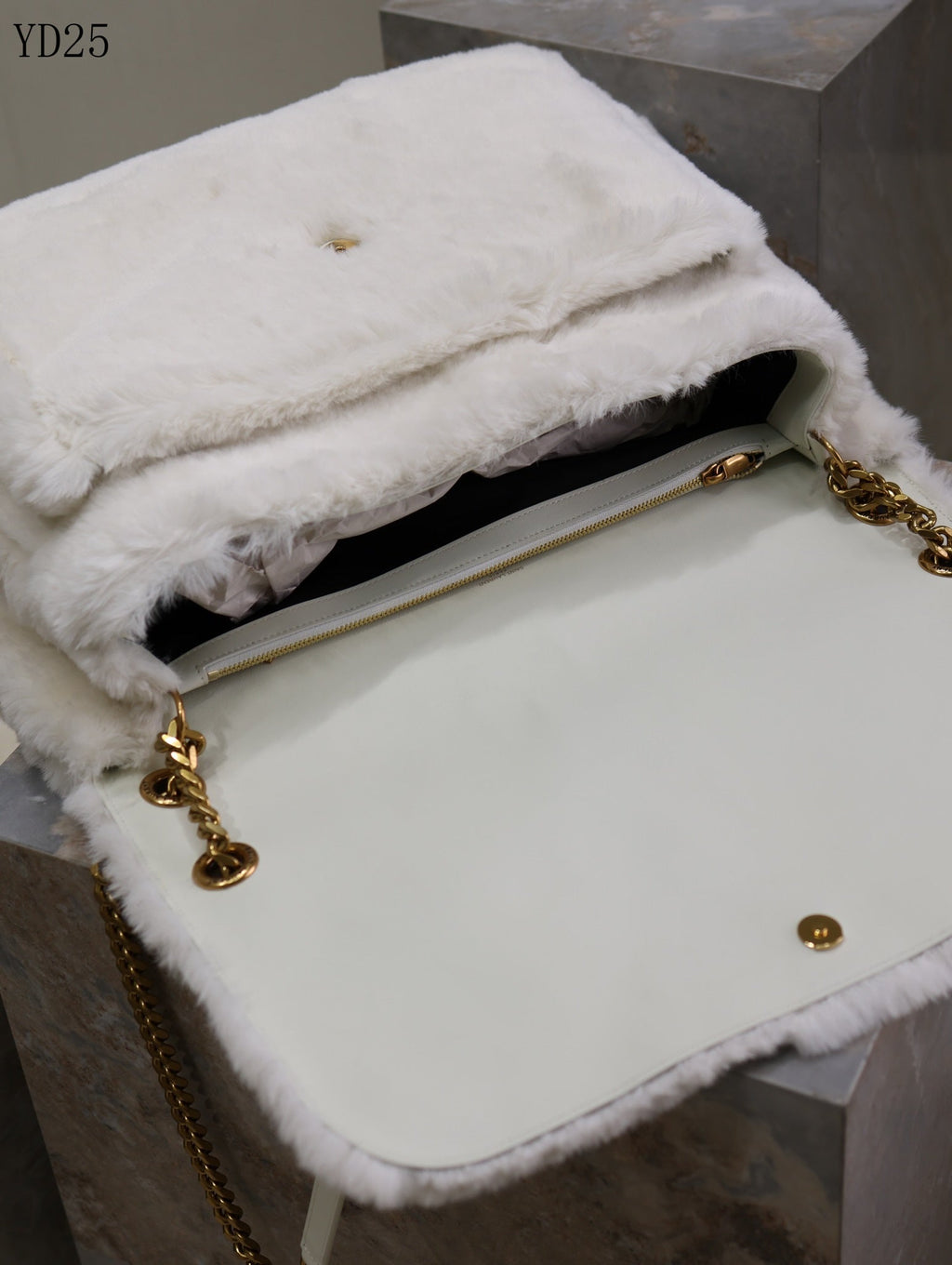 Niki Large in Shearling Bag