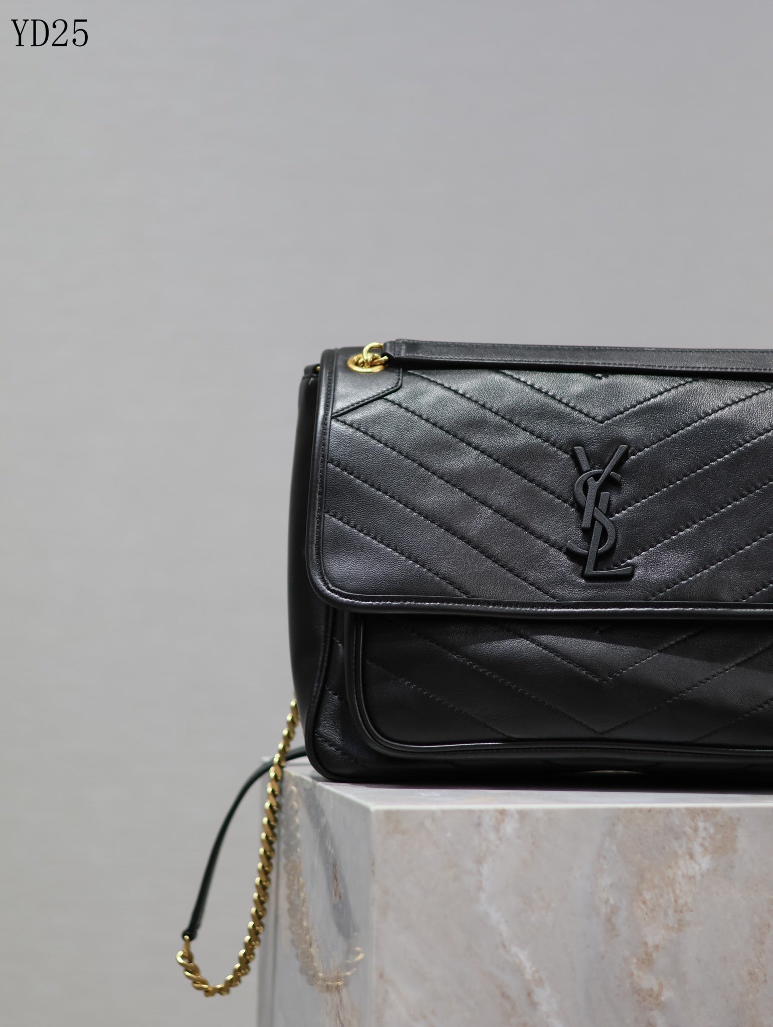Niki Medium Leather Bag