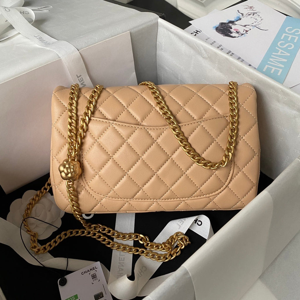 23 Quilted Chain Shoulder Bag