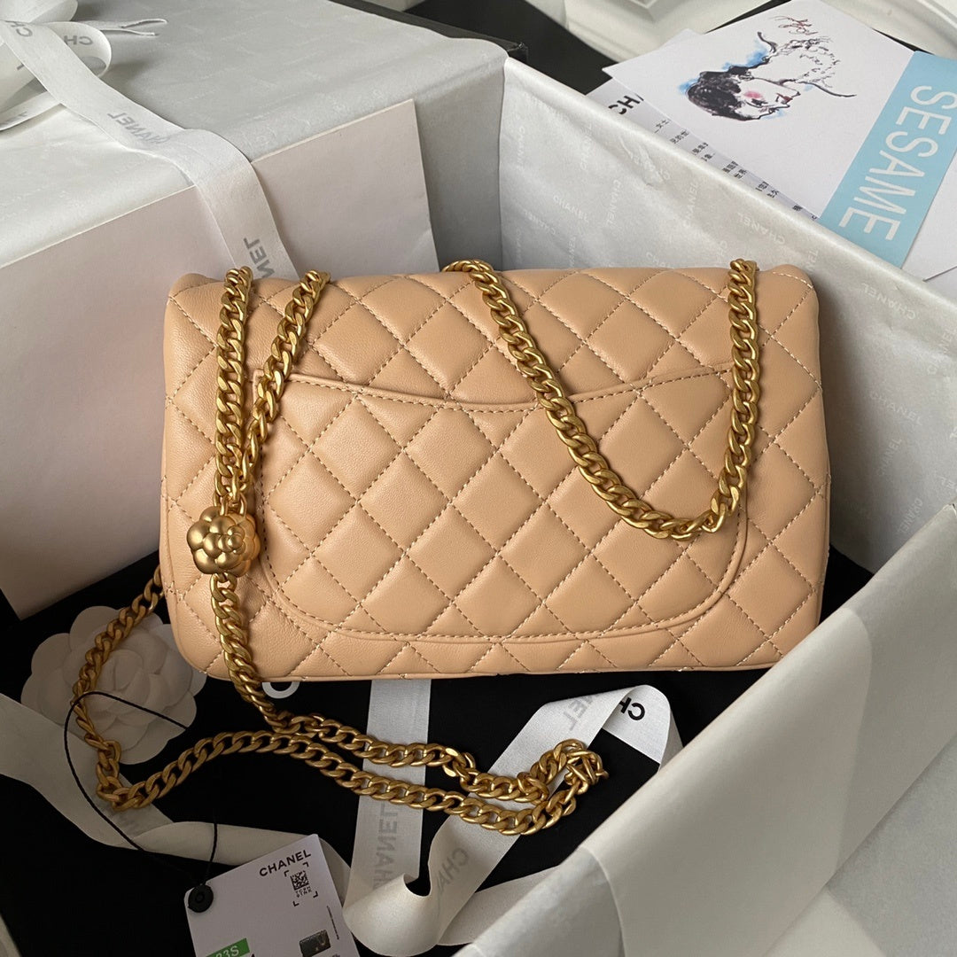 23 Quilted Chain Shoulder Bag
