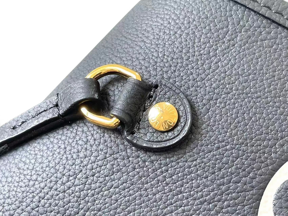 SWORD LUXURY Neverfull çanta üzerinde altın tonlu metal donanım ve siyah deri detaylar