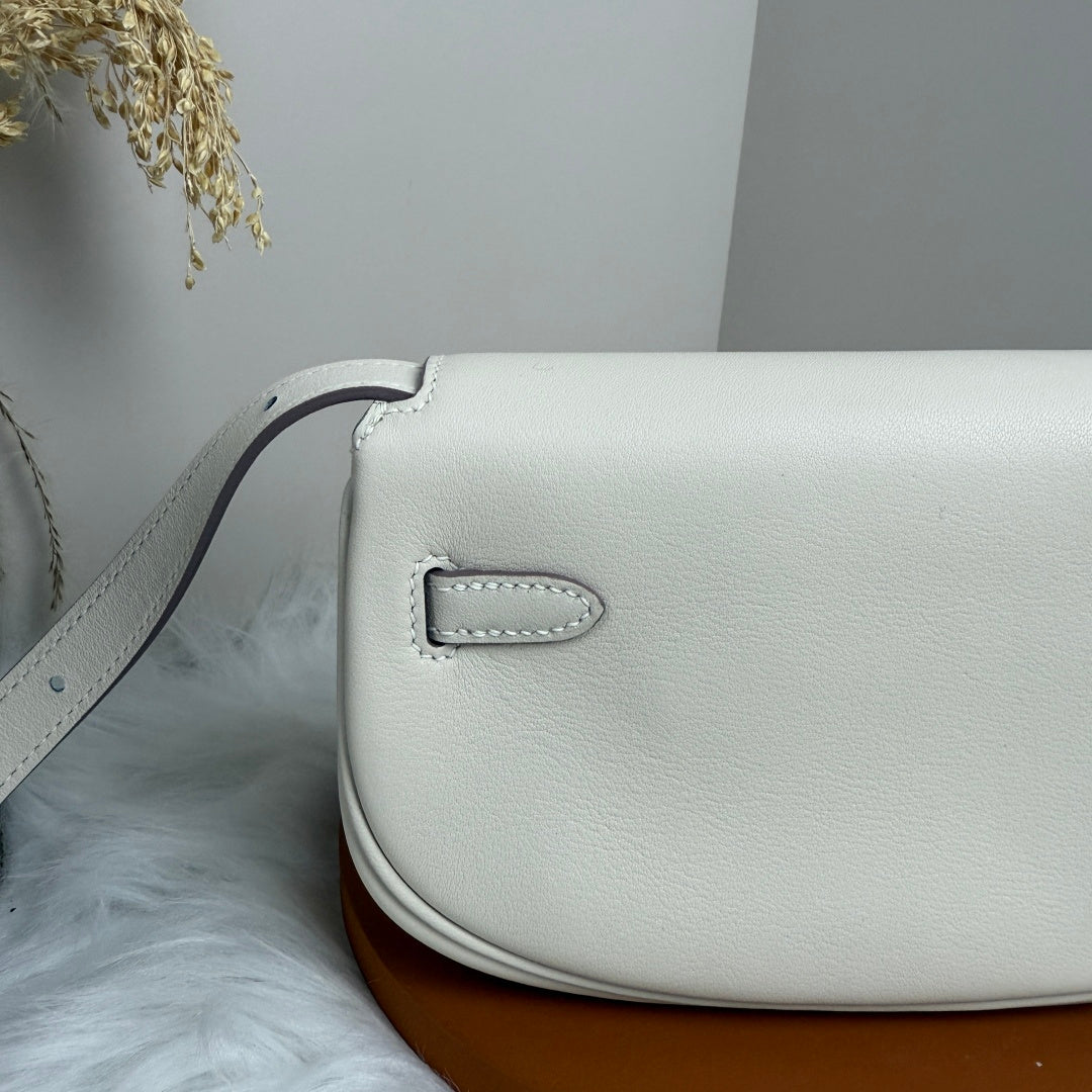 Kelly Move Moon Bag – Swift Leather, Silver hardware