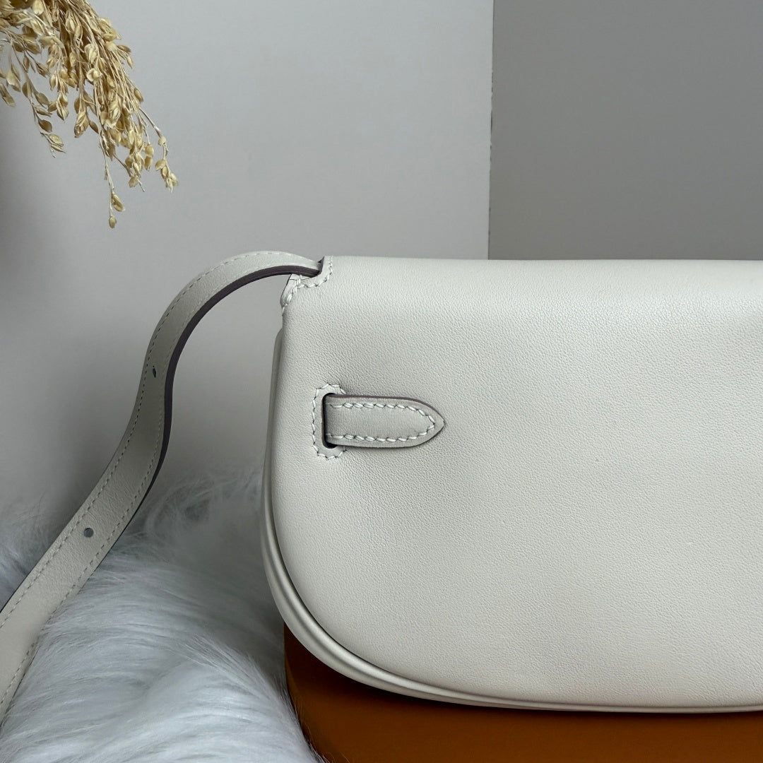 Kelly Move Moon Bag – Swift Leather, Gold hardware