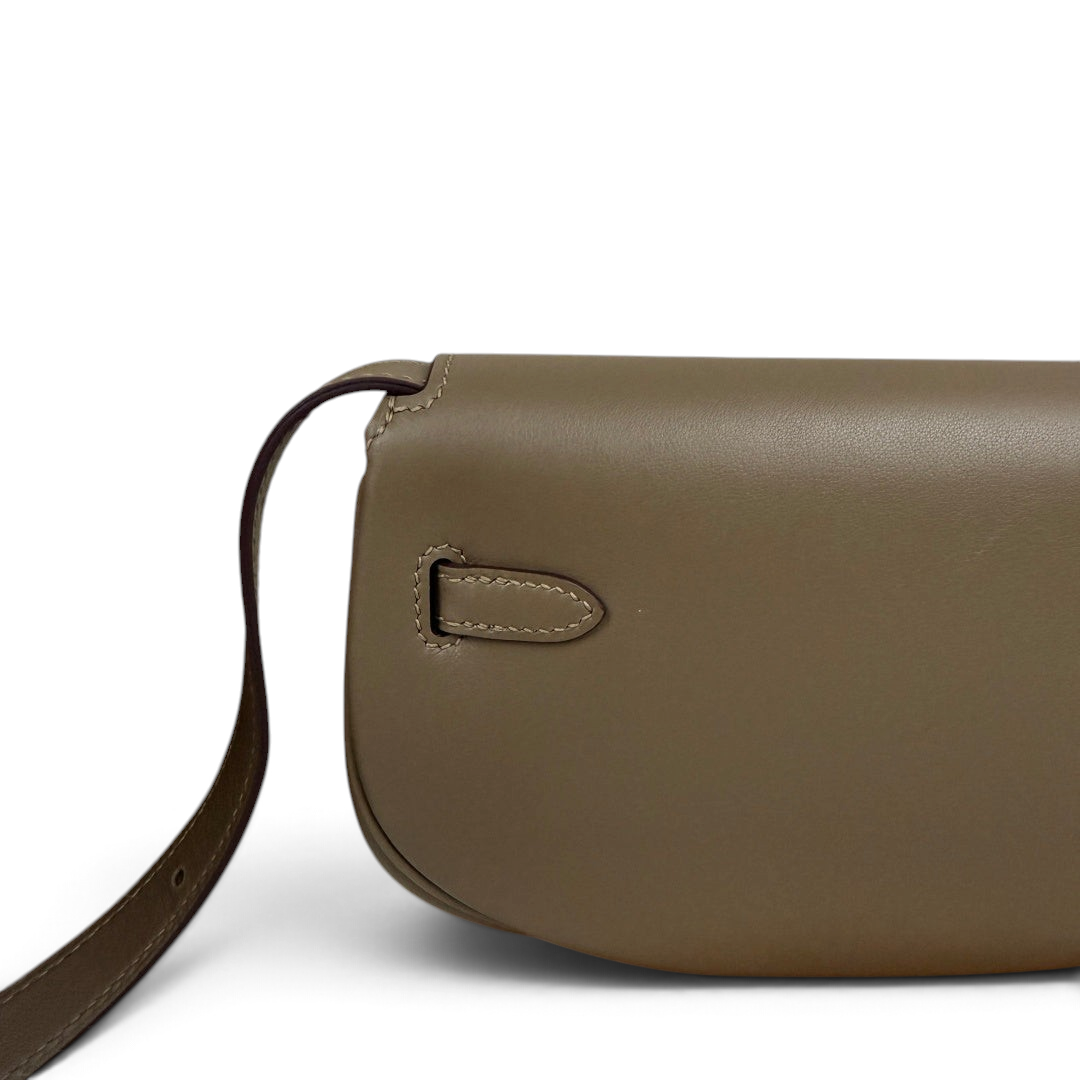 Kelly Moove Swift Leather Bag — Etoupe with Gold-Tone Hardware — product view 5