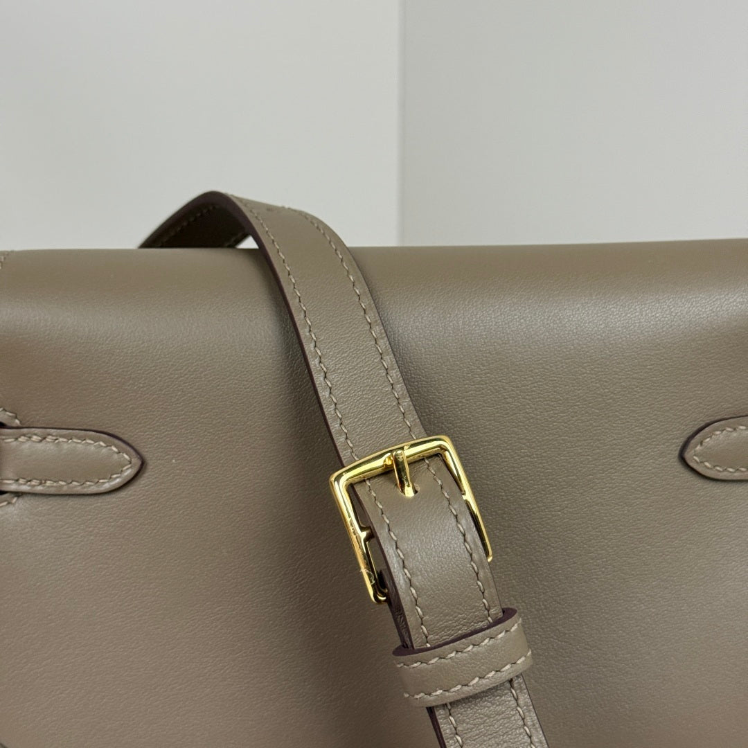 Kelly Move Moon Bag – Swift Leather, Gold hardware