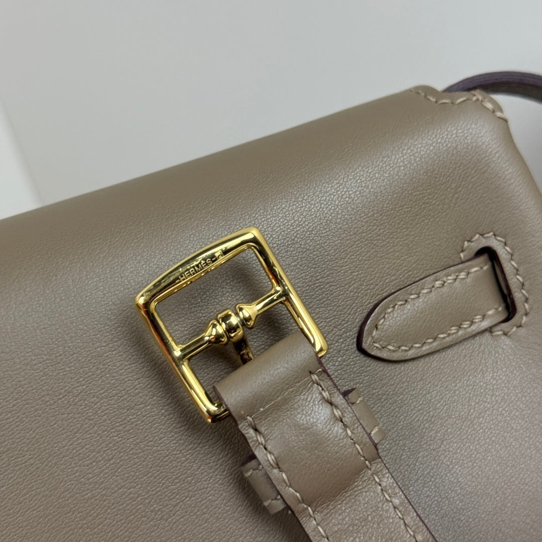 Kelly Move Moon Bag – Swift Leather, Gold hardware