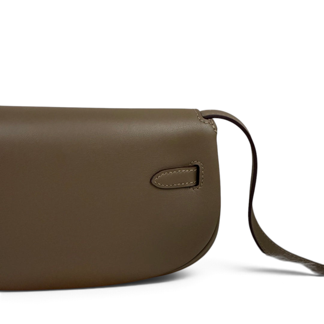 Kelly Moove Swift Leather Bag — Etoupe with Gold-Tone Hardware — product view 6