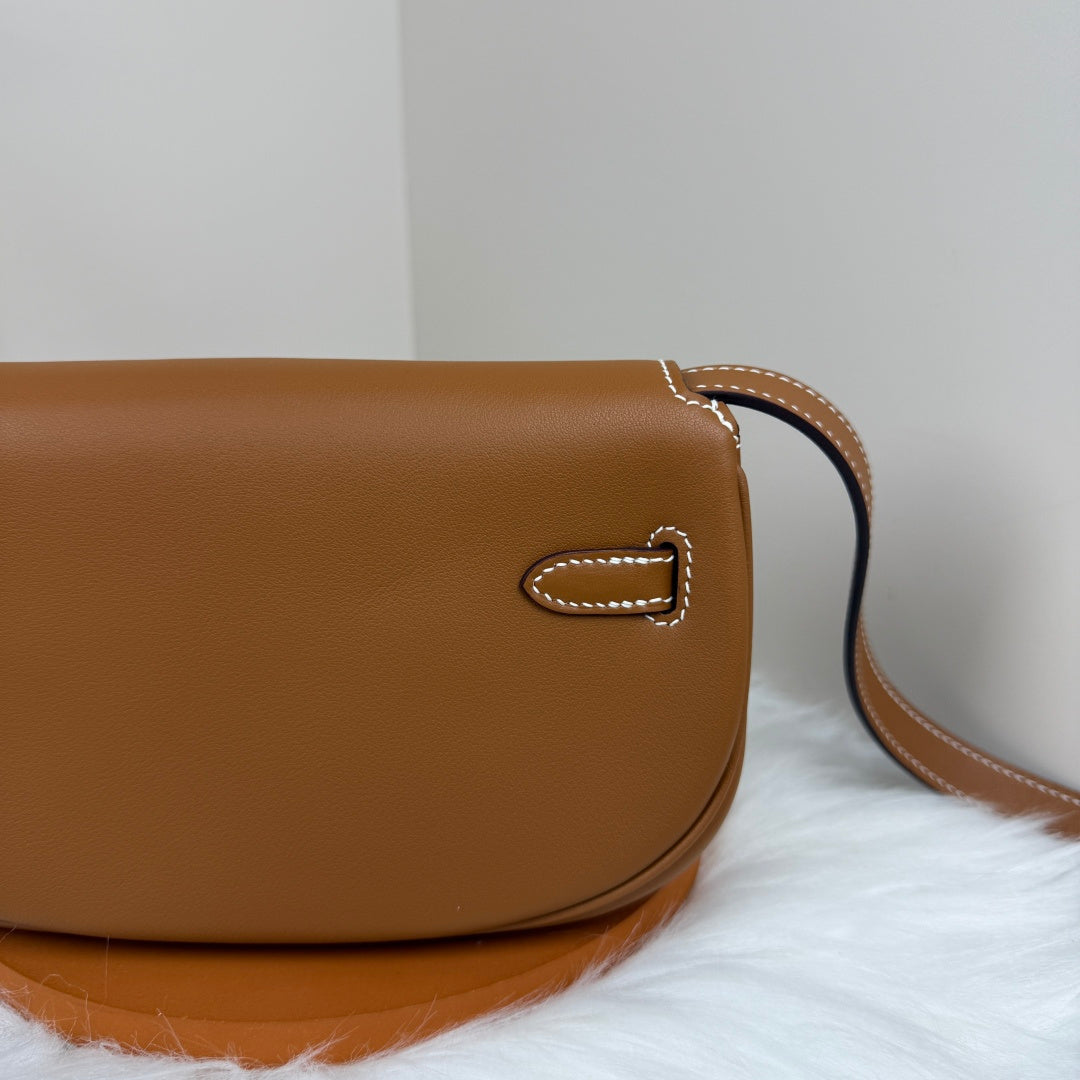 Kelly Move Moon Bag – Swift Leather, Gold hardware