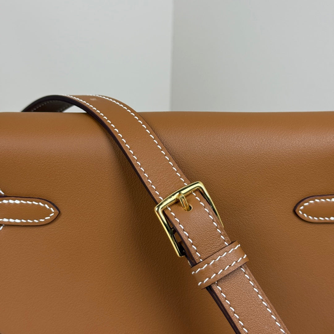 Kelly Move Moon Bag – Swift Leather, Gold hardware