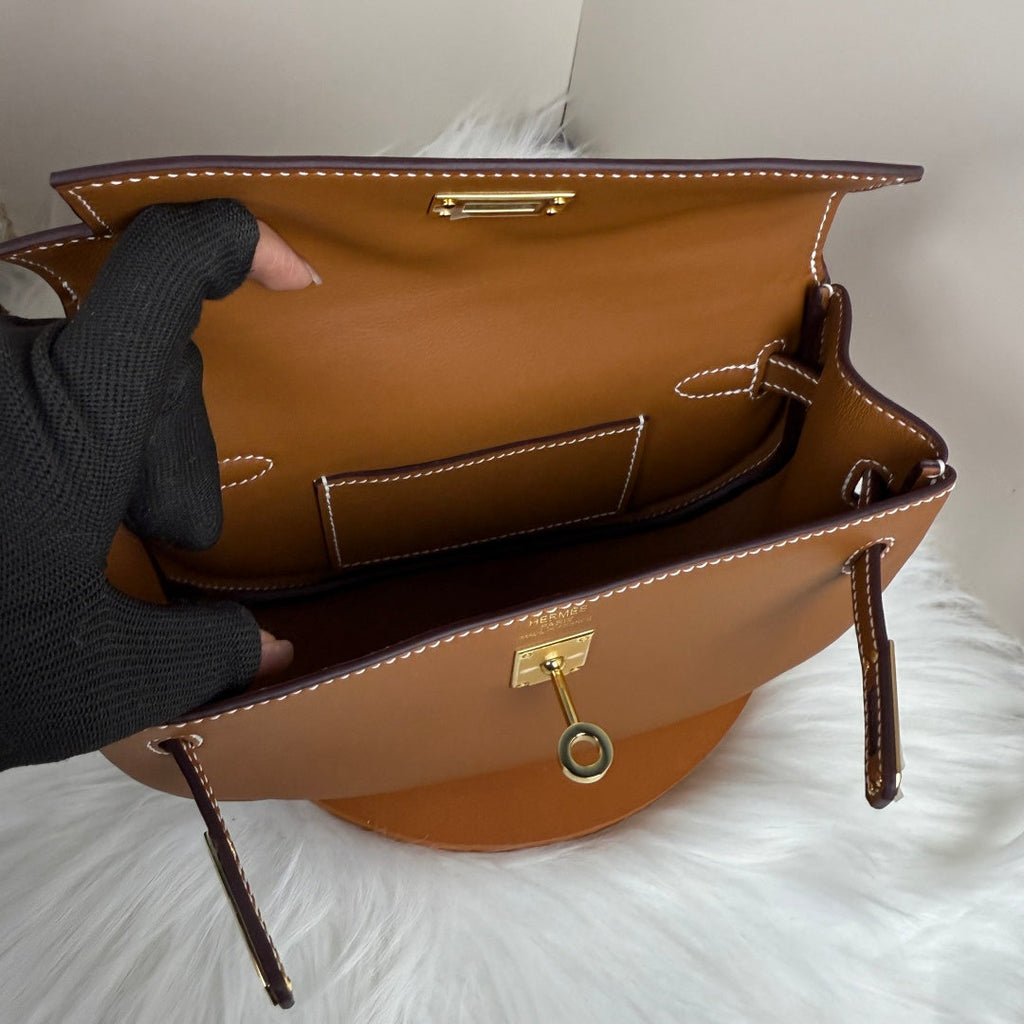 Kelly Move Moon Bag – Swift Leather, Gold hardware