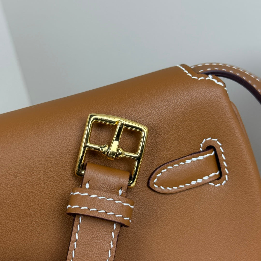Kelly Move Moon Bag – Swift Leather, Gold hardware