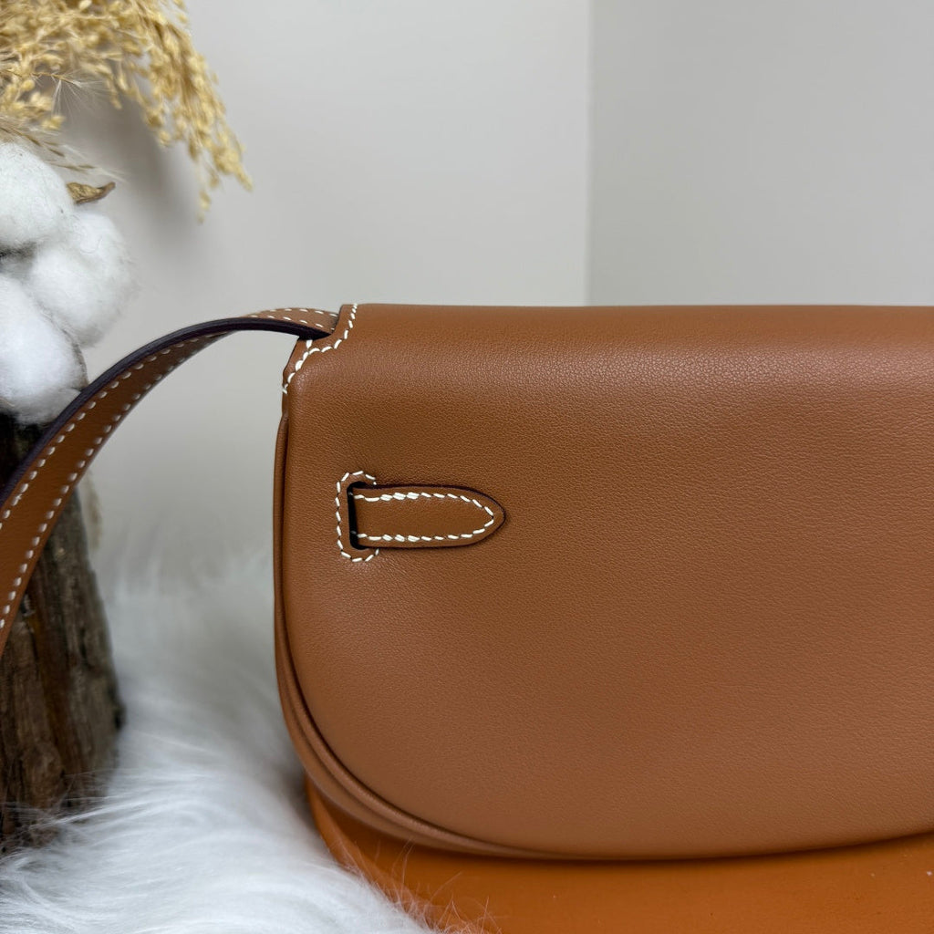 Kelly Move Moon Bag – Swift Leather, Silver hardware